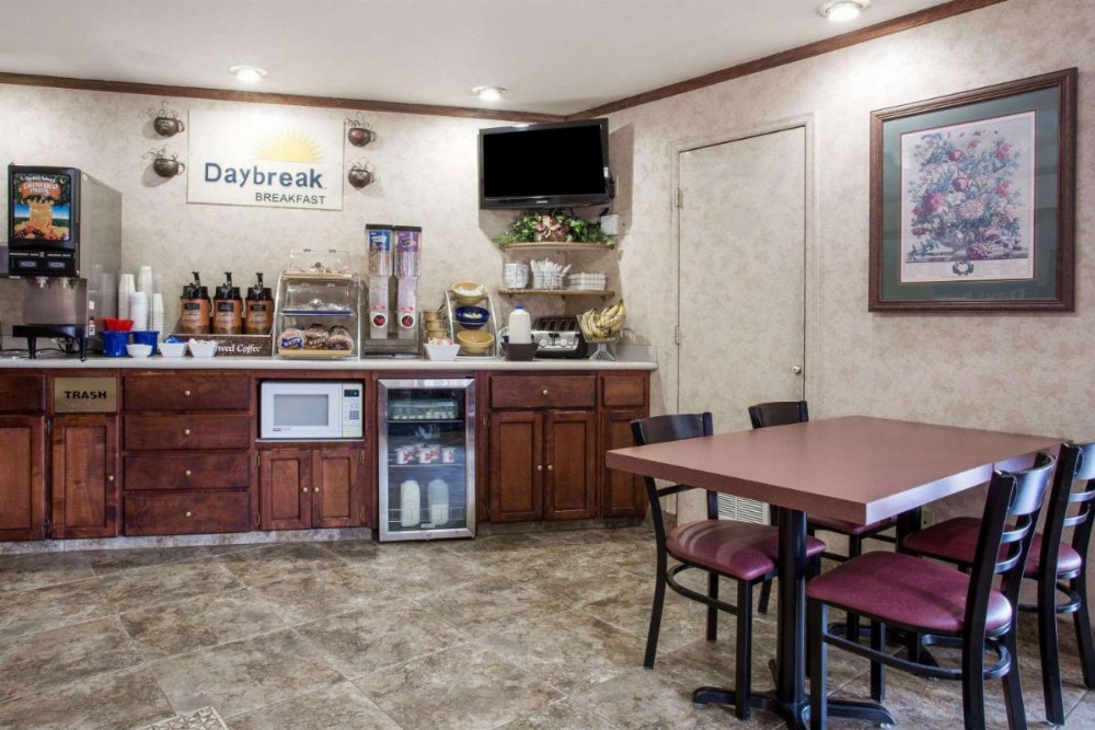 Days Inn by Wyndham Portland Central Image 23